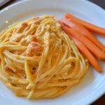 Pasta mit cremeiger Kürbis Tomaten Sauce