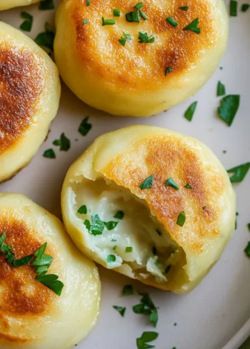 Gefüllte Kartoffelbällchen mit Frischkäse und Kräutern