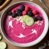 Hafer-Rote-Bete-Porridge mit mildem Zucchini-Mus