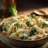 Power-Pasta mit cremiger Brokkoli-Käse-Sauce und gerösteten Pinienkernen